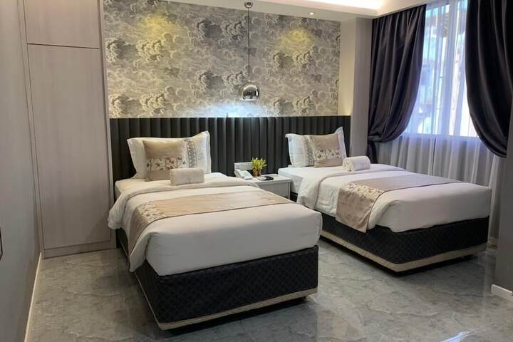 Room 9 of 18