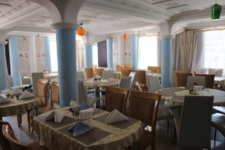 Dining 44 of 47
