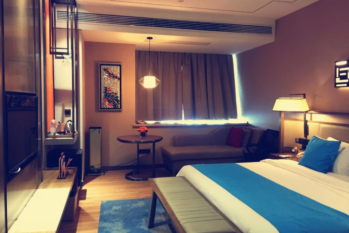 Room 4 of 28