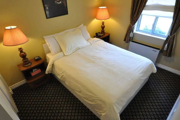 Oakville Inn