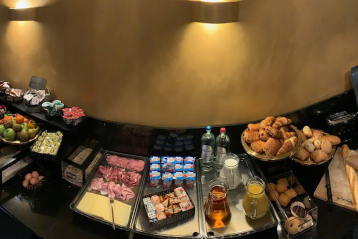 Dining 36 of 42