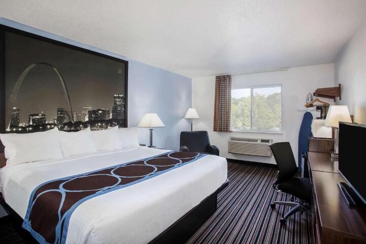 1 King Bed (7 of 13)
