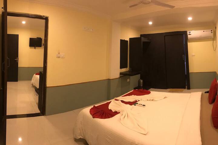 Room 10 of 16