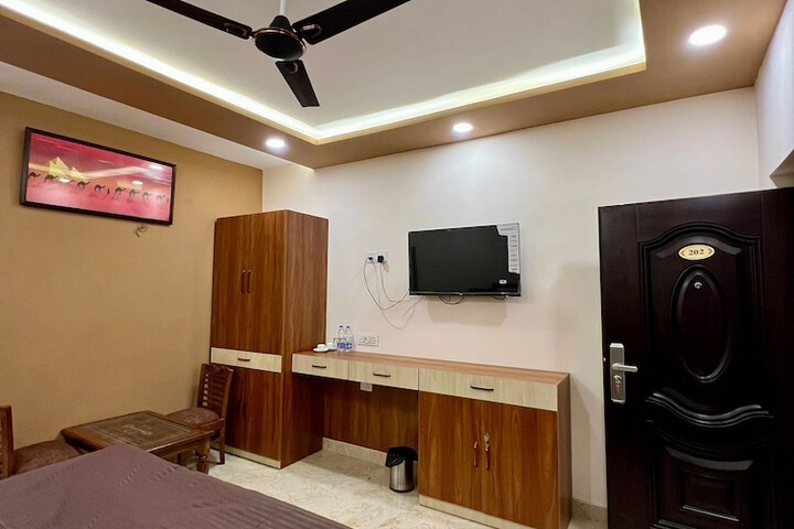 Room 10 of 37