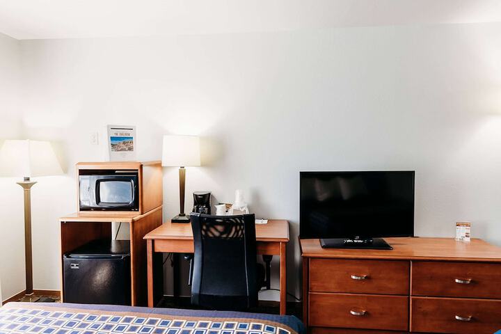 Room 12 of 25