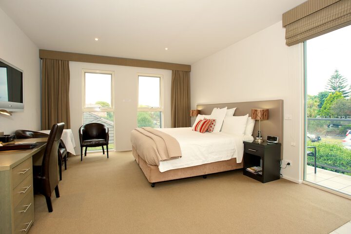 Room 2 of 33