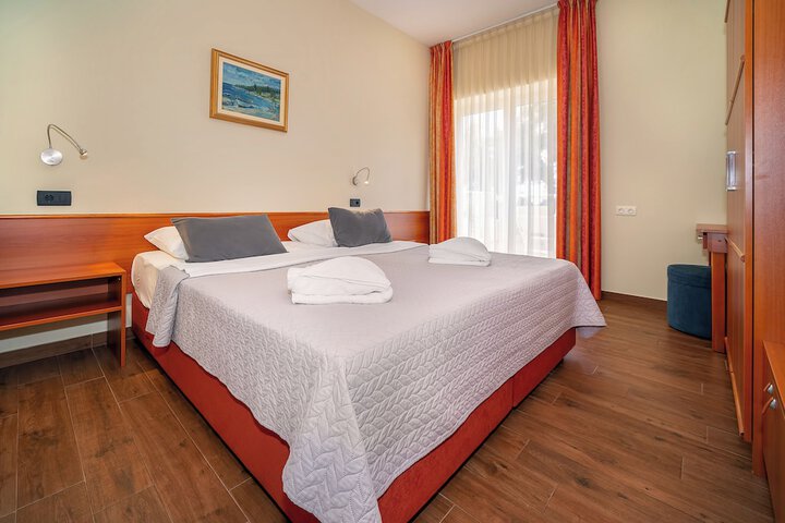 Room 46 of 235