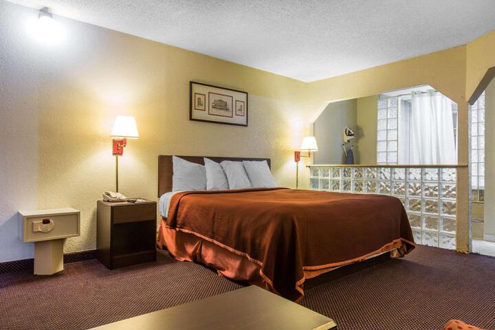 1 King Bed (6 of 6)
