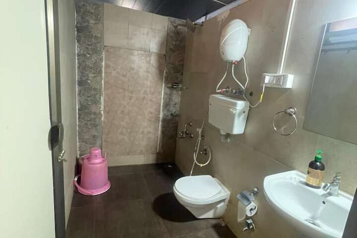 Room 53 of 96