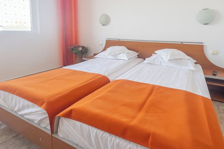 Room 10 of 21