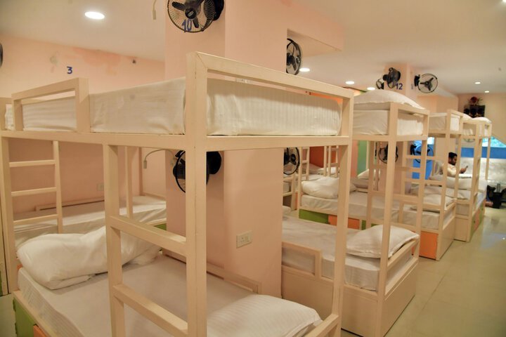 Room 9 of 32