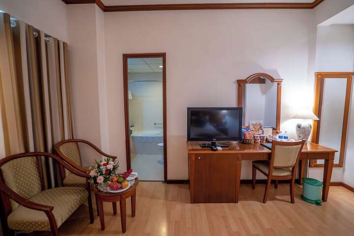 Room 27 of 73