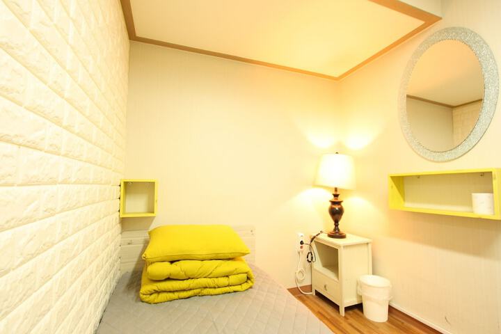 Room 25 of 55