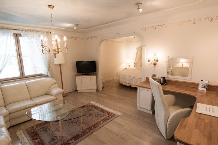 Room 4 of 51