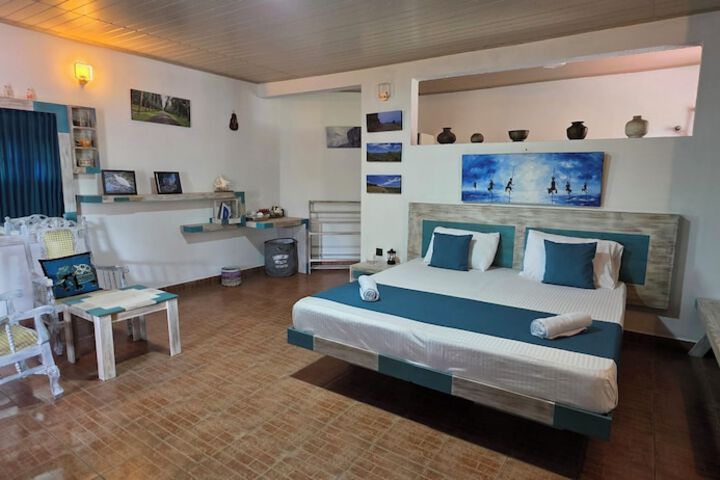 Room 2 of 10