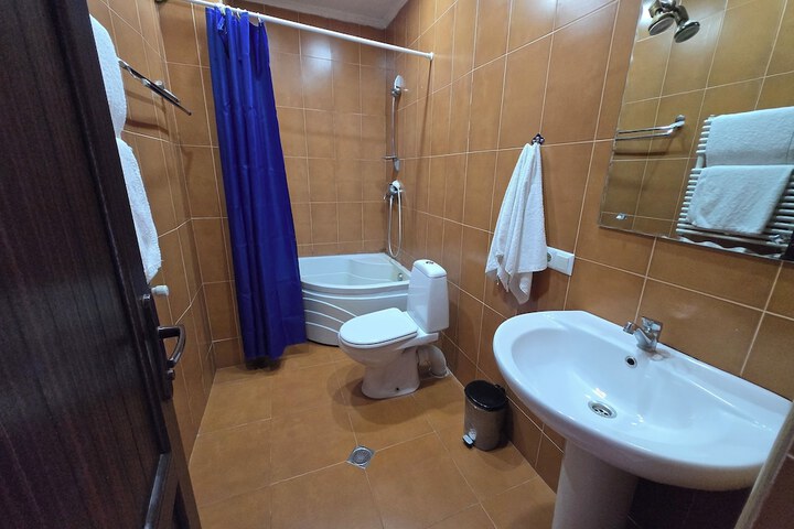 Room 14 of 19