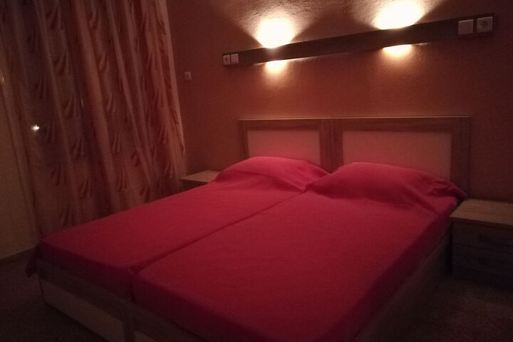 Room 9 of 26