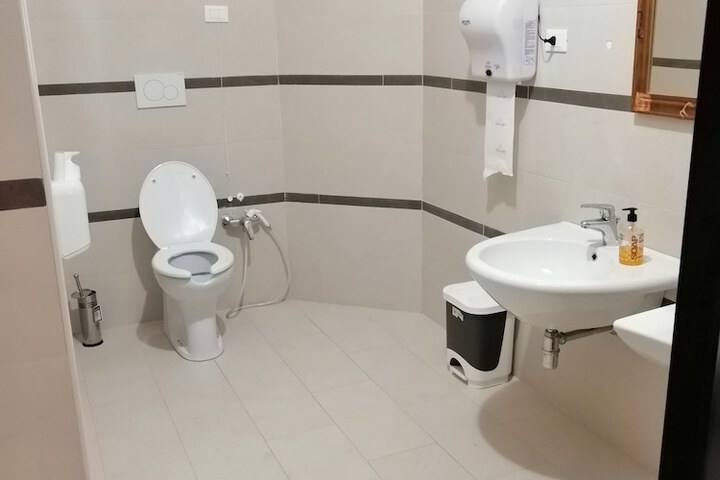 Room 11 of 36