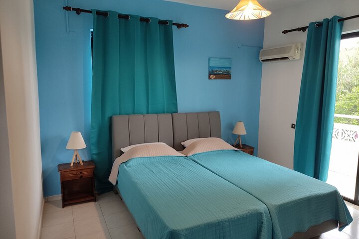 Room 10 of 35