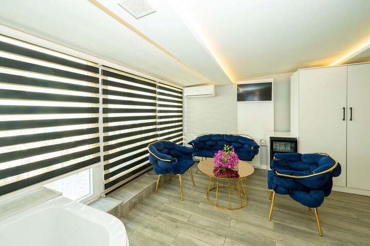 Room 28 of 60