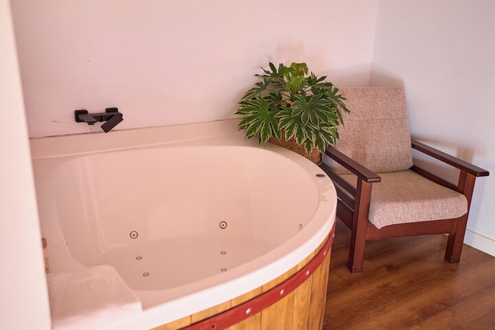 Room 2 of 51
