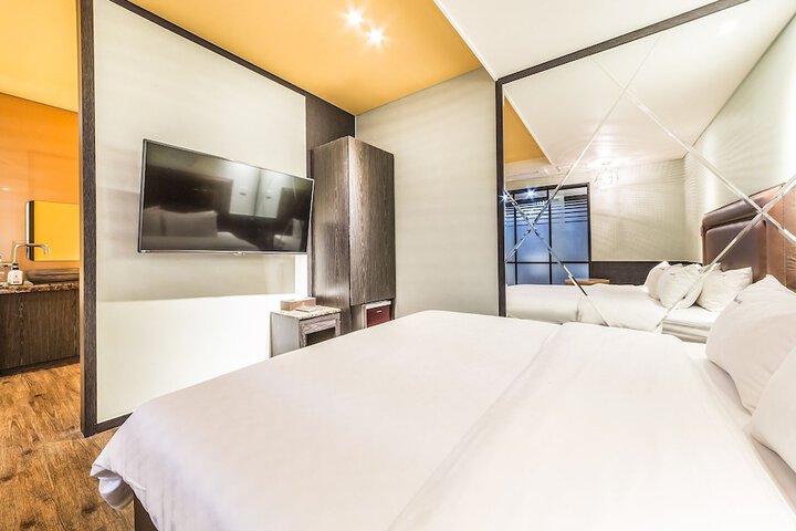 Room 6 of 49