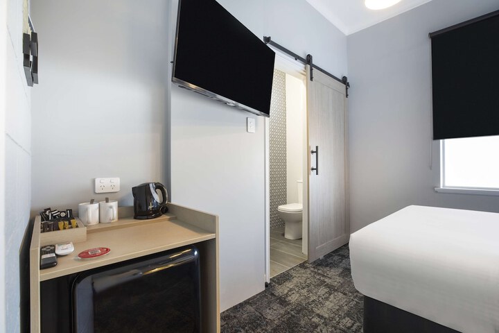 Room 14 of 90