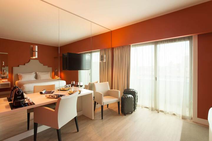 Room 10 of 73