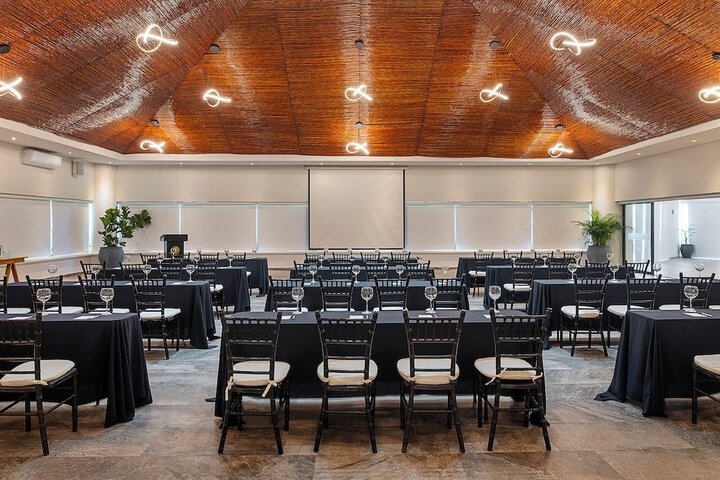 Ballroom/Hall 95 of 118