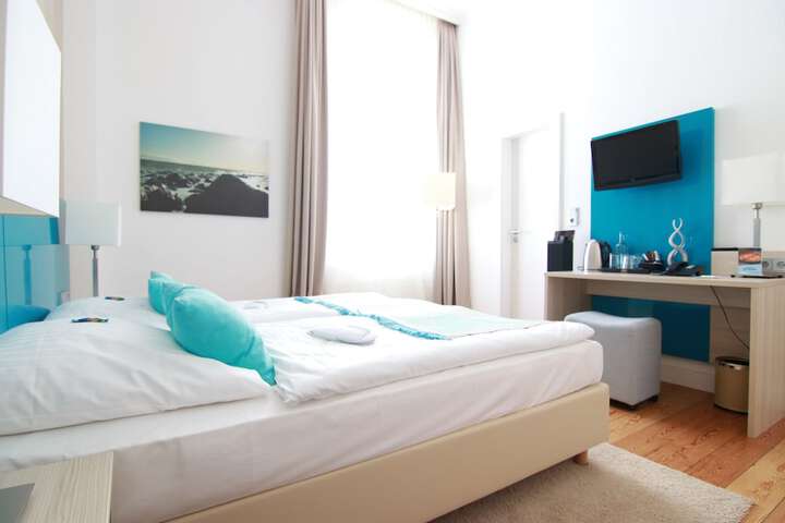 Room 4 of 106