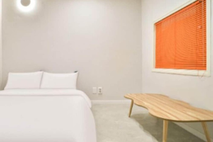 Room 13 of 24