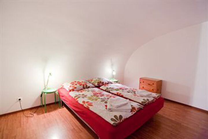 Room 5 of 17