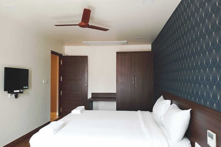 Room 6 of 33