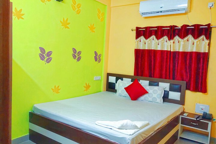 Room 4 of 8