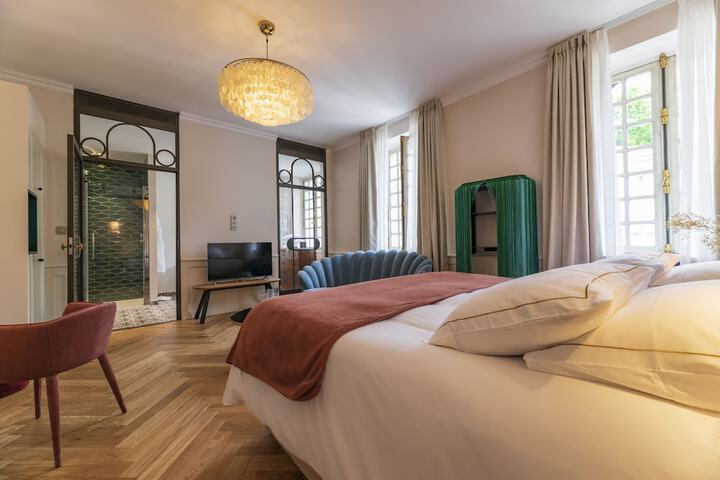 Room 42 of 77