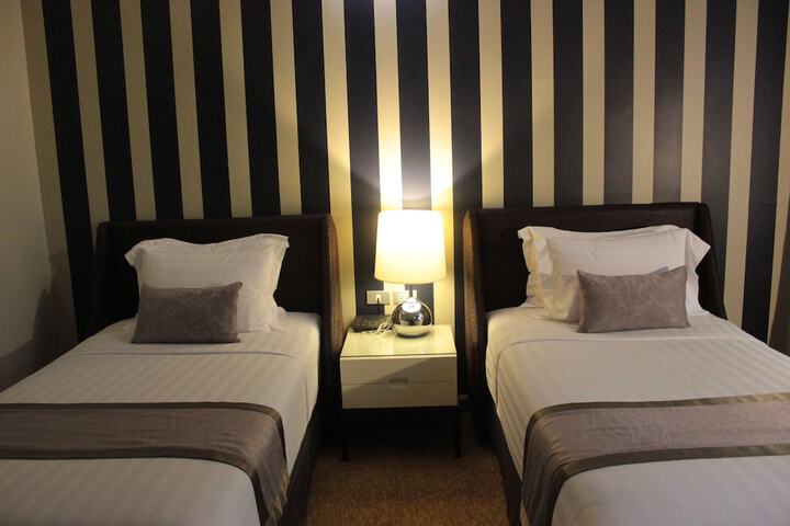 Room 22 of 64