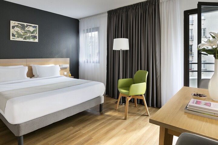 Room 10 of 30