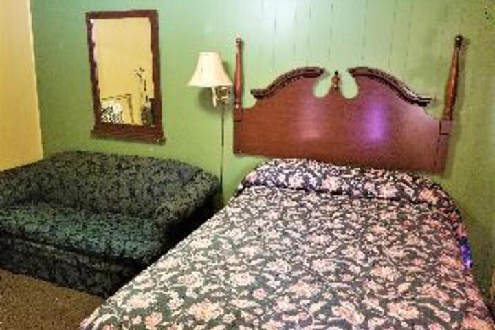 Suite 5 of 9