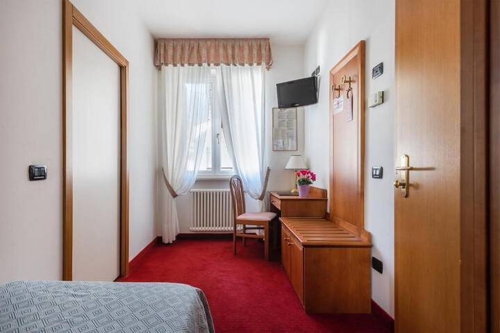 Room 17 of 40