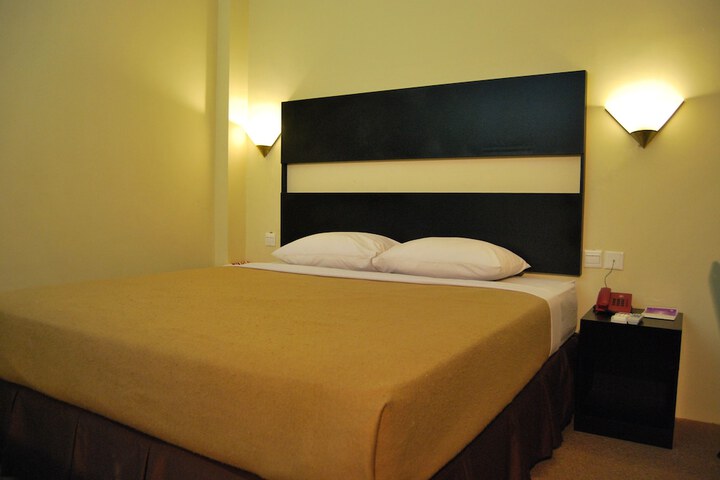 Room 11 of 25