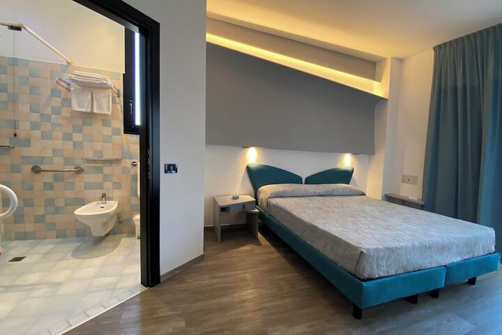 Room 11 of 39