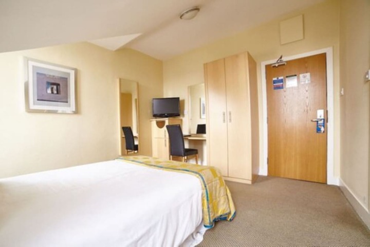Room 12 of 72