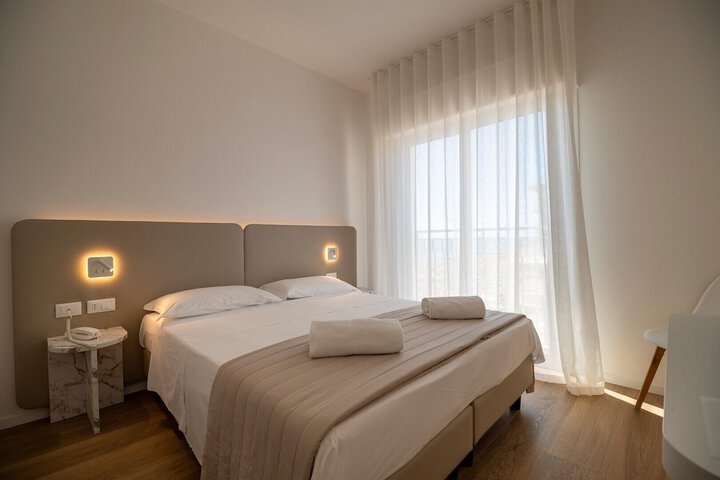 Room 26 of 104