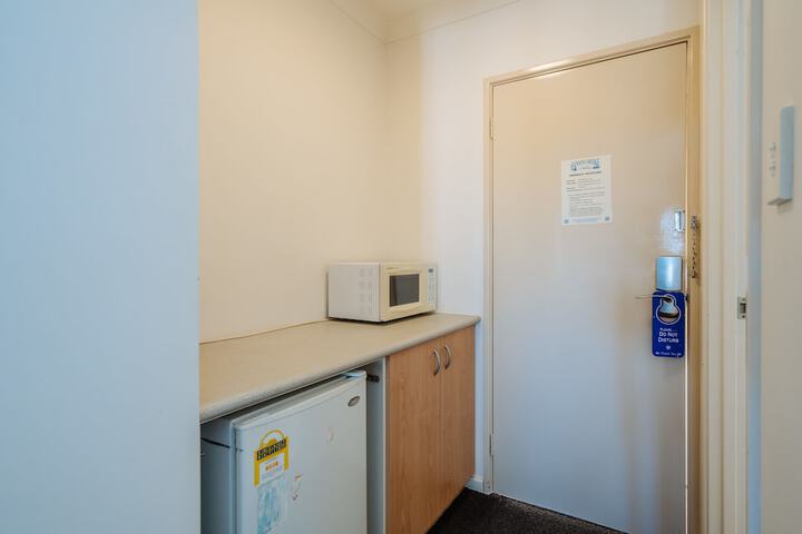 Room 12 of 37