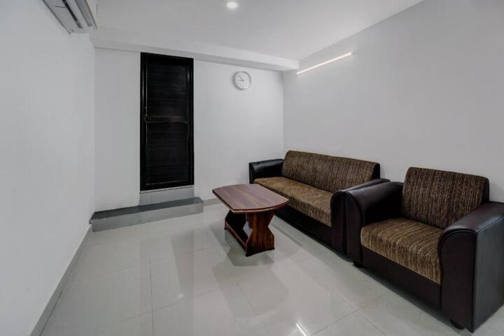 Super Hotel O White House
