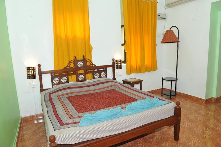 Room 9 of 30