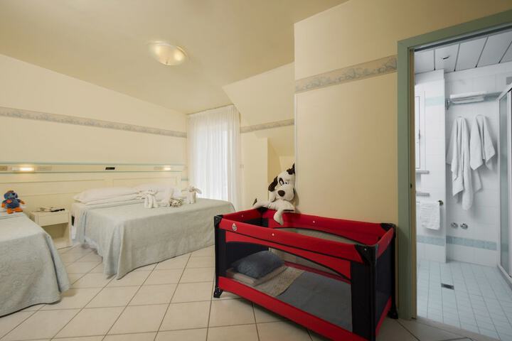 Room 11 of 23