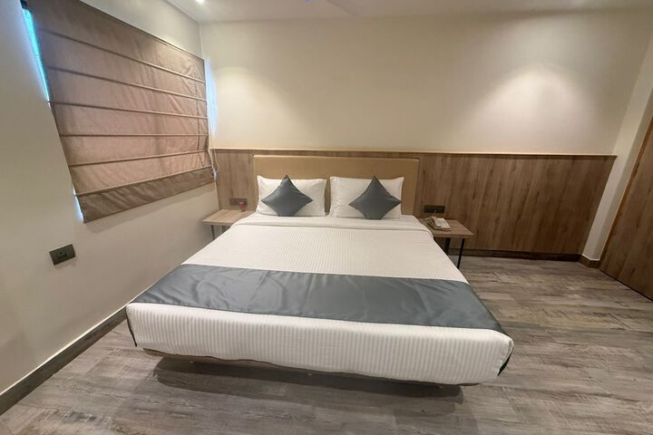 Room 7 of 13
