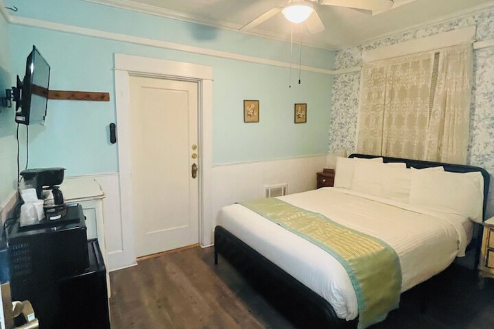 Room 16 of 68