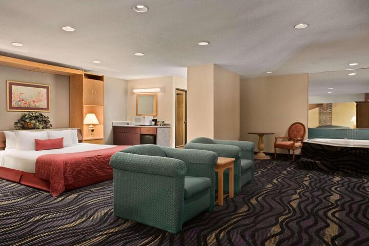1 King Bed (8 of 17)